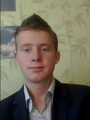 Назар Войтович, 17 років (1996 р.н), студент-третьокурсник кооперативного коледжу в Тернополі. Загинув 20 лютого 2014 року