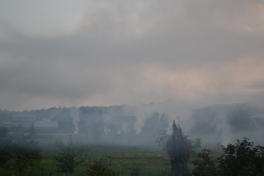 Торік димову завісу Тернополю влаштували мешканці Петриків, спалюючи бараболиння